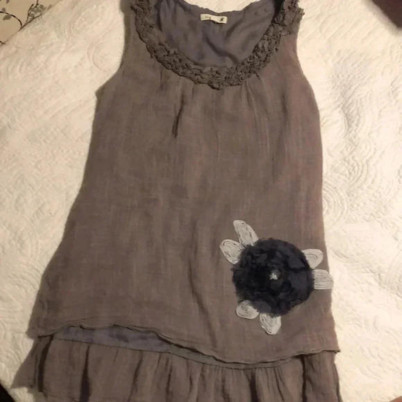 Cute top from Mine size large Free with bundle of 2+ - Picture 3 of 7